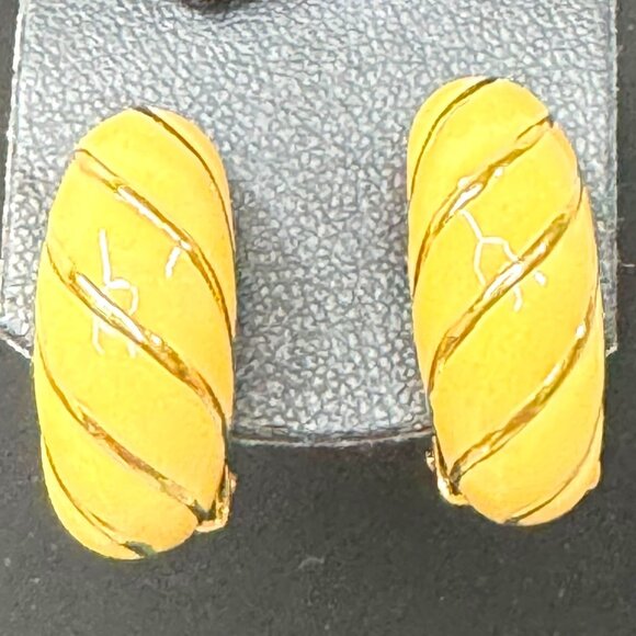 Christian Dior Vintage Gold-Tone Clip-On Earrings Enamel Swirl Twisted Design - Picture 3 of 8